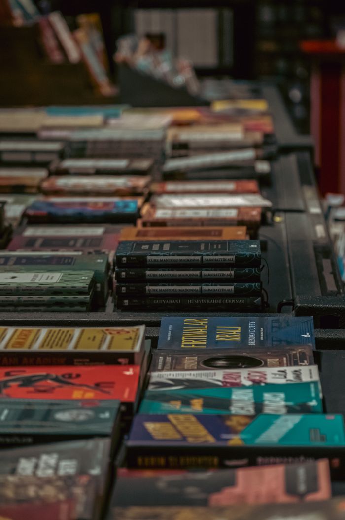 Vibrant book market stall in İstanbul showcasing a variety of covers.